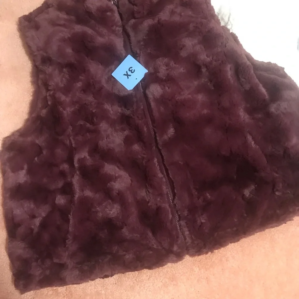 Nicole miller (2)reversible women’s faux fur vest (NO offer) please - Picture 2 of 16